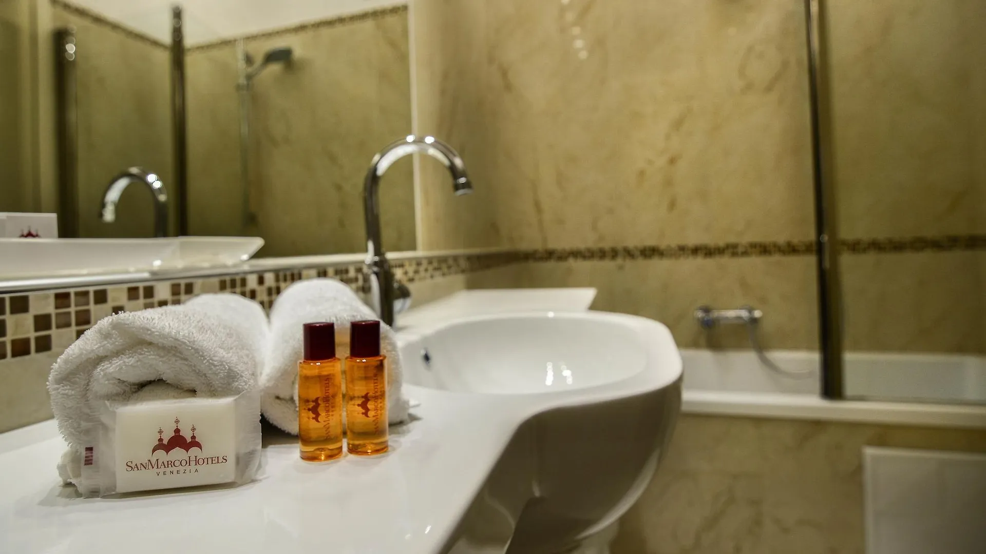 Suites Torre Dell'Orologio Venedig Hotell