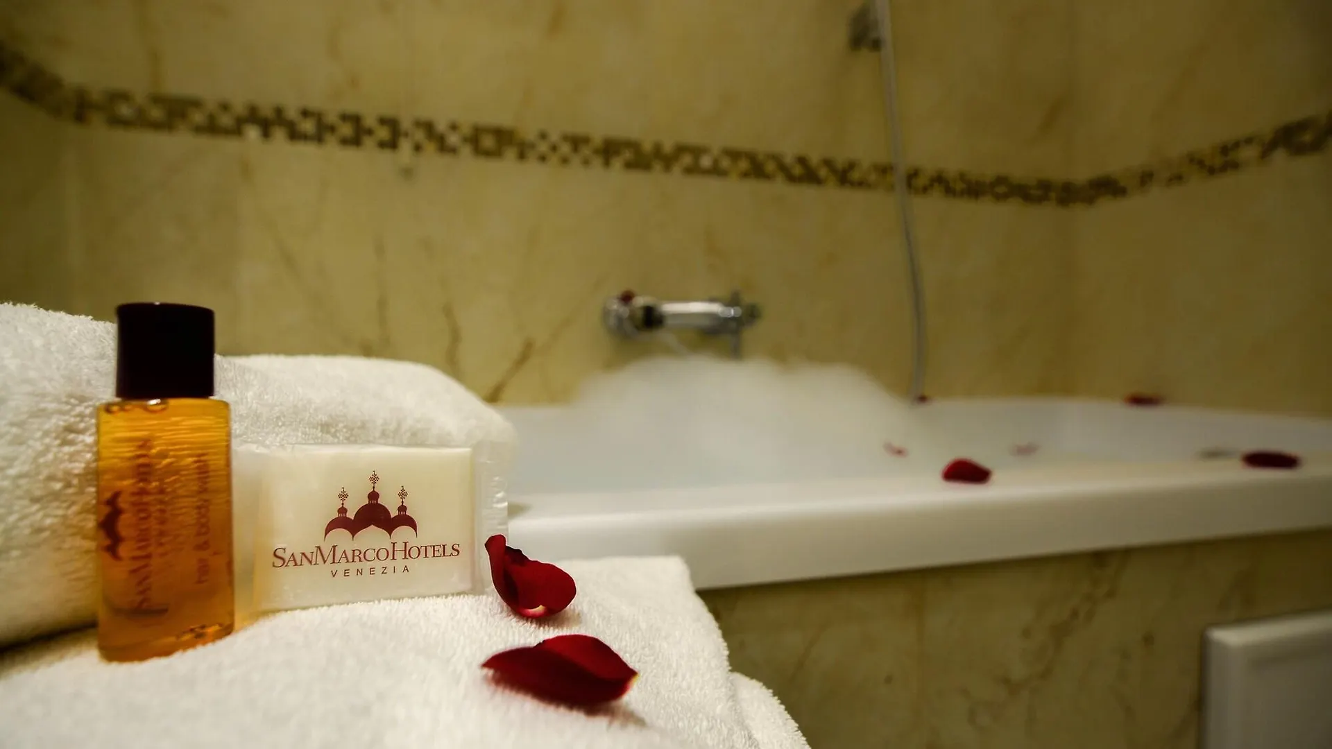 Suites Torre Dell'Orologio Venedig 4*,