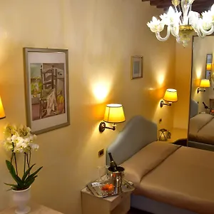residenza-favaro.hotelinveneto.com/