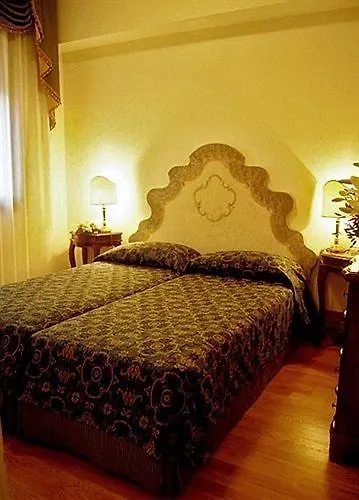Suites Torre Dell'Orologio Venice 4*,